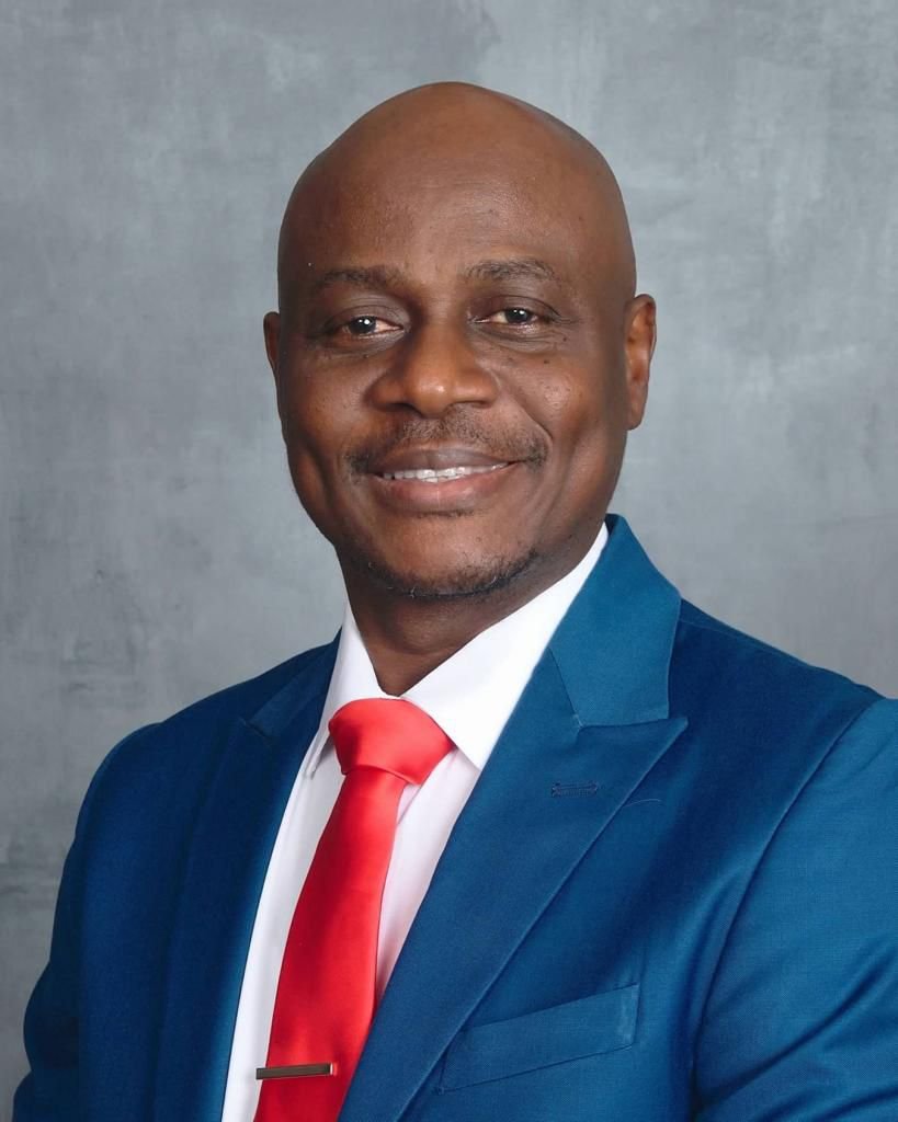 Portrait of Oladele Olora